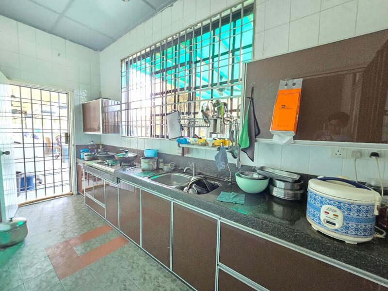 2-storey Terraced House for Sale in Taman Pelangi Indah (Ulu Tiram) - Vincy Sia - Kitchen - PropertyGuru.com.my