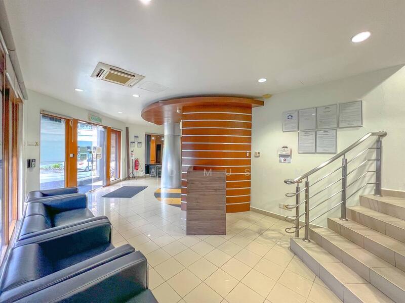 Shop / Office for Sale in Seksyen 13 (Shah Alam) - Ahmad Muslim - Entrance - PropertyGuru.com.my