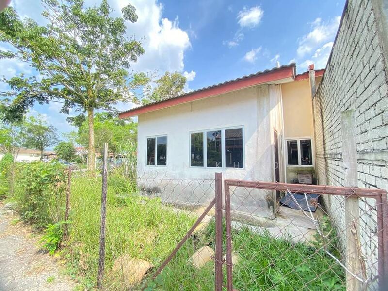 1-storey Terraced House for Sale in Taman Garing Utama (Rawang) - Evelyn Khoo - Back Yard - PropertyGuru.com.my