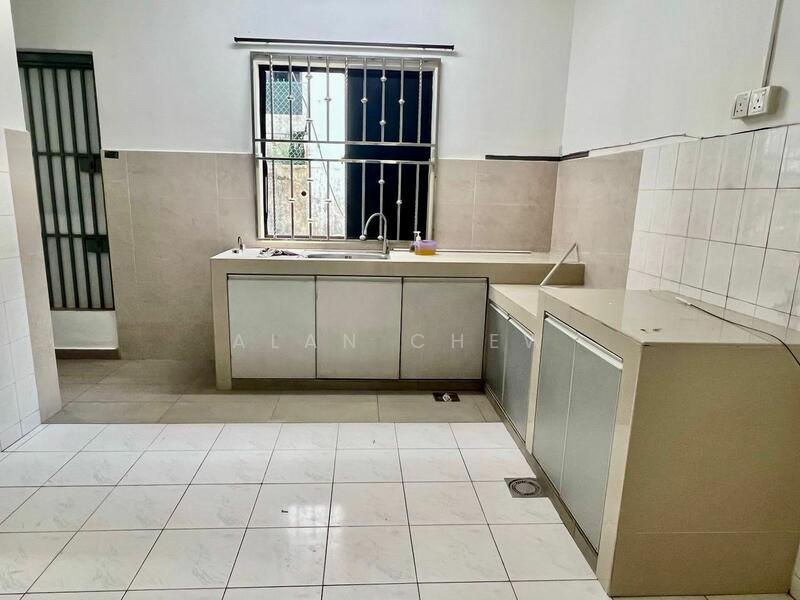 Taman Daya untuk Untuk Dijual - RM 690,000, Mac 2026 - Kitchen - PropertyGuru.com.my