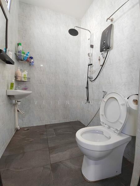 2-storey Terraced House for Sale in Taman Pulai Perdana (Kulai) - Vlien Lua - Bathroom - PropertyGuru.com.my