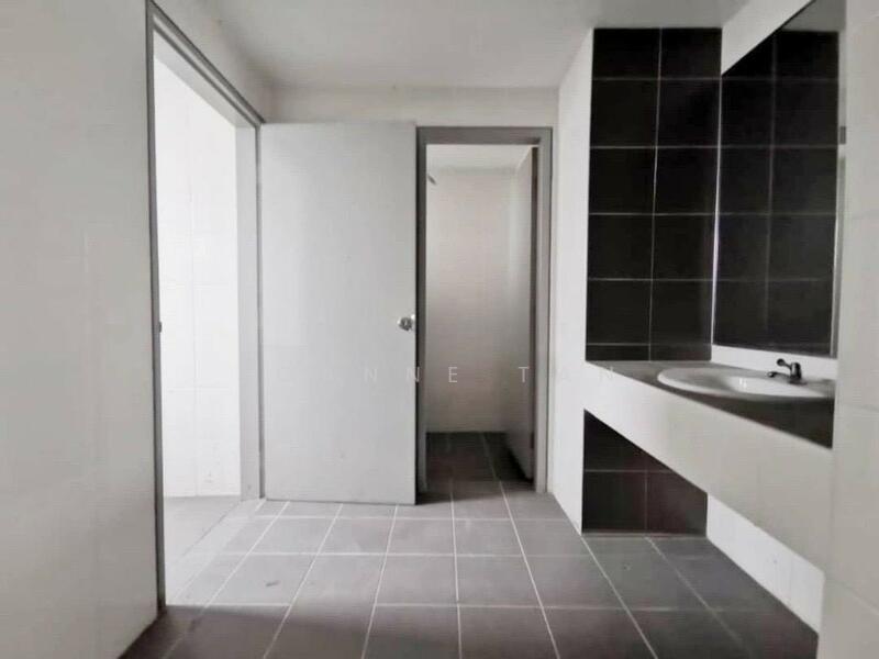 Shop for Rent in Bukit Raja (Selangor) - Joanne Tan - Bathroom - PropertyGuru.com.my