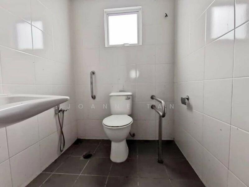 Shop for Rent in Bukit Raja (Selangor) - Joanne Tan - Bathroom - PropertyGuru.com.my
