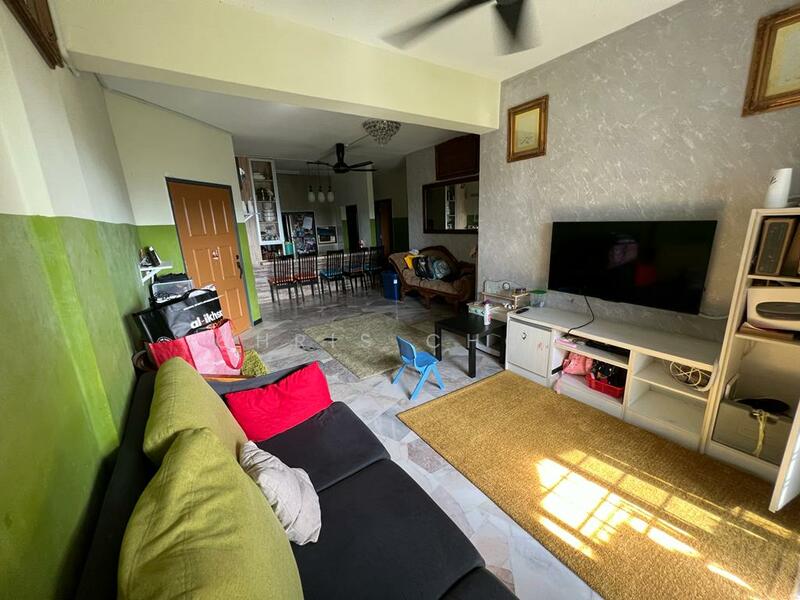 Apartment for Sale at Sri Ledang - Chris Choo - Living Room - PropertyGuru.com.my