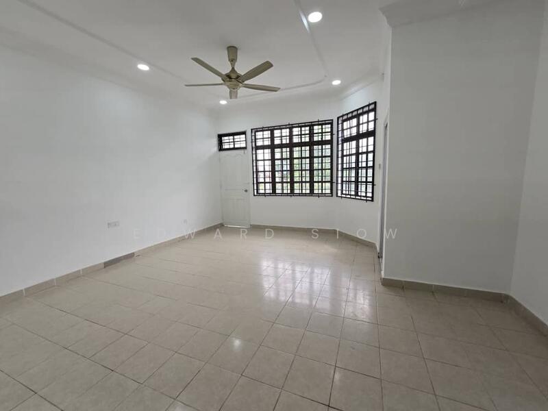 2-storey Terraced House for Sale in Tebrau (Johor) - Edward Siow - Living Room - PropertyGuru.com.my