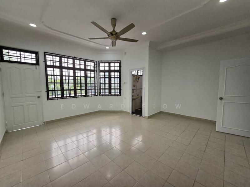 2-storey Terraced House for Sale in Tebrau (Johor) - Edward Siow - Living Room - PropertyGuru.com.my