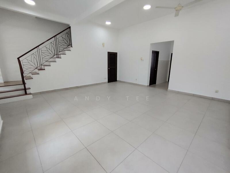2-storey Terraced House for Rent in Kota Bayuemas (Klang) - Andy Tee - Spacious Living Room - PropertyGuru.com.my