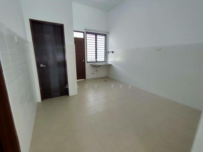2-storey Terraced House for Rent in Kota Bayuemas (Klang) - Andy Tee - Spacious Kitchen - PropertyGuru.com.my
