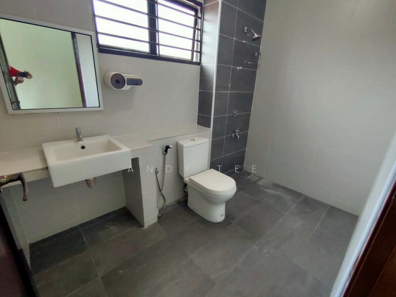 2-storey Terraced House for Rent in Kota Bayuemas (Klang) - Andy Tee - Master Bathroom - PropertyGuru.com.my
