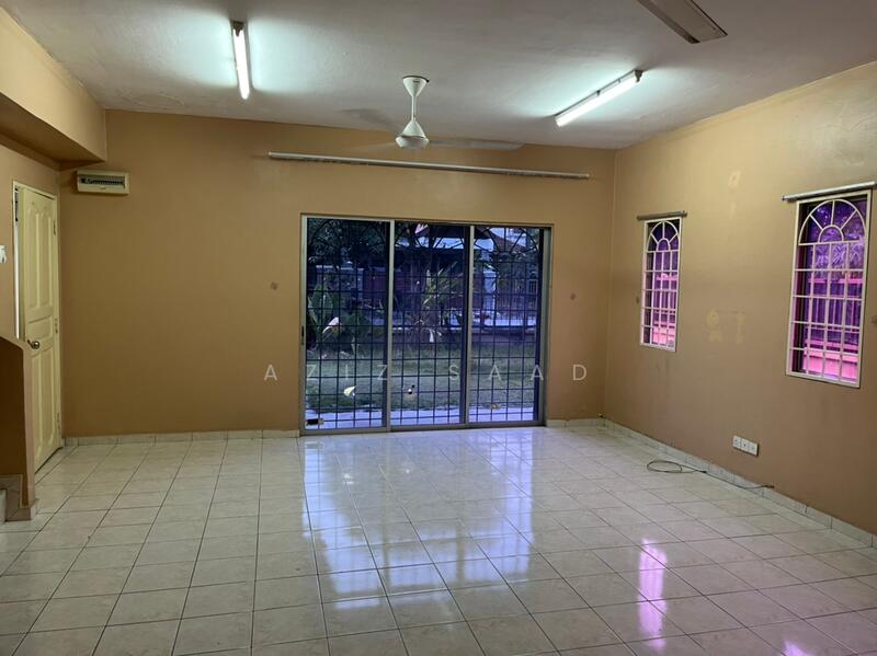 Terraced House for Sale in Sungai Buloh (Selangor) - Aziz Saad - Living Room - PropertyGuru.com.my