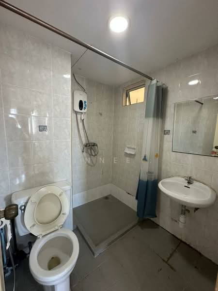 Condominium for Rent at Gold Coast Resort Condominium - Xinnee . - Bathroom - PropertyGuru.com.my