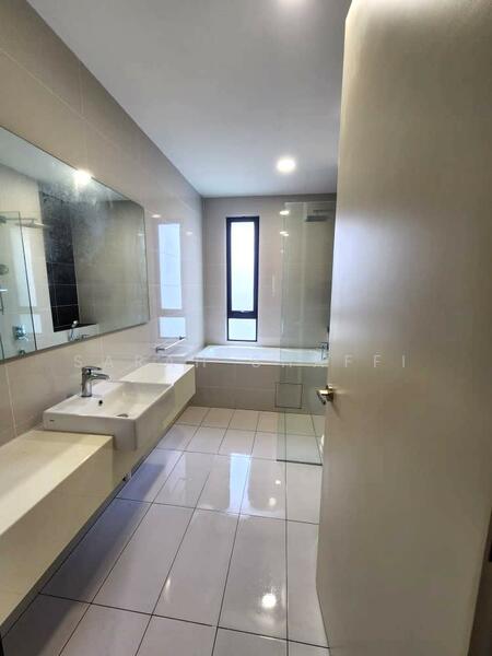 Emerald Residence Link House Type B untuk Untuk Dijual - RM 1,300,000, Mac 2026 - Bathroom - PropertyGuru.com.my