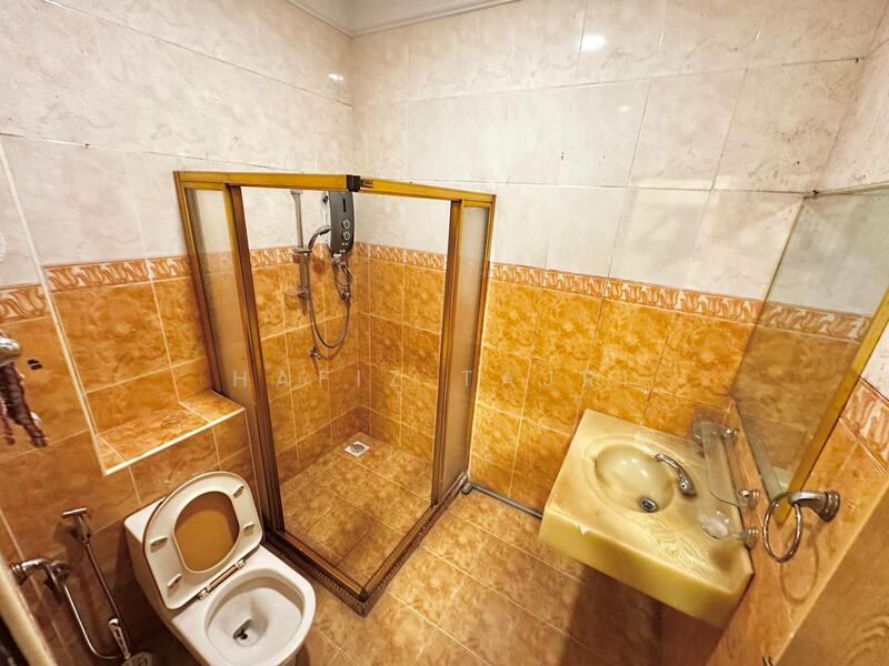 2-storey Terraced House for Sale in Ulu Kelang (Selangor) - Hafiz Tajri - Bathroom - PropertyGuru.com.my
