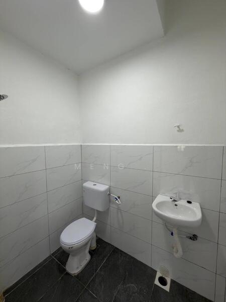 1.5-storey Terraced House for Sale in Skudai (Johor) - Meng . - Bathroom - PropertyGuru.com.my