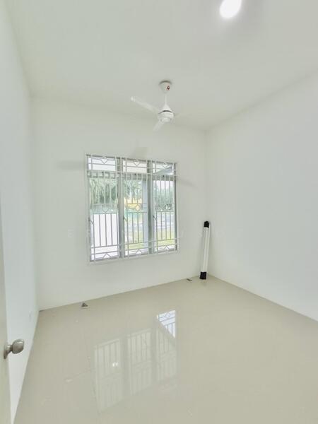 Taman Langat Idaman Banting Selangor untuk Untuk Disewa - RM 1,800 /bulan, Mac 2026 - Interior - PropertyGuru.com.my