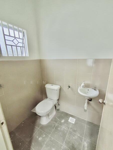 Taman Langat Idaman Banting Selangor untuk Untuk Disewa - RM 1,800 /bulan, Mac 2026 - Bathroom - PropertyGuru.com.my