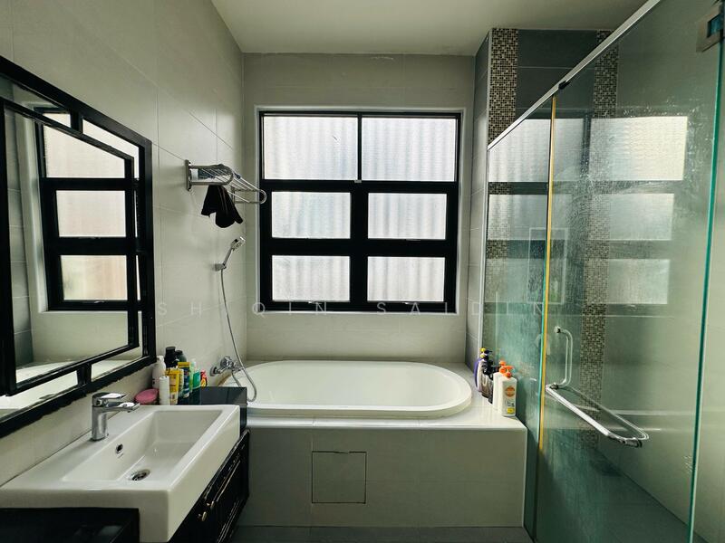 Semi-Detached House for Sale in Taman Melawati (Ulu Kelang) - Shiqin Saidin - Bathroom - PropertyGuru.com.my