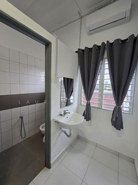 2-storey Terraced House for Rent in Seksyen 8 (Petaling Jaya) - Lauran Chuah - Bathroom - PropertyGuru.com.my