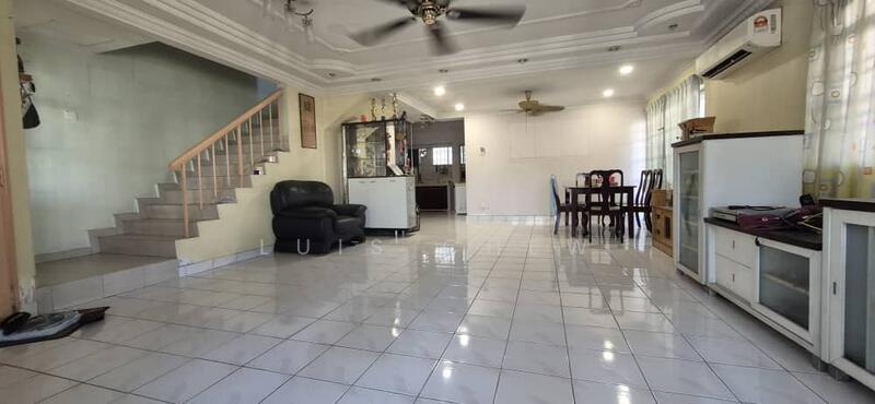Semi-Detached House for Sale in Sungai Buloh (Selangor) - Luis Chew - Living Room - PropertyGuru.com.my