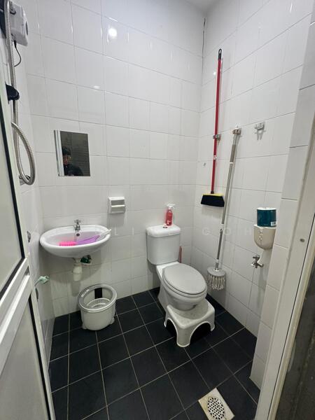 2.5-storey Terraced House for Sale in Aman Larkin (Johor Bahru) - Pauline Goh - Bathroom - PropertyGuru.com.my