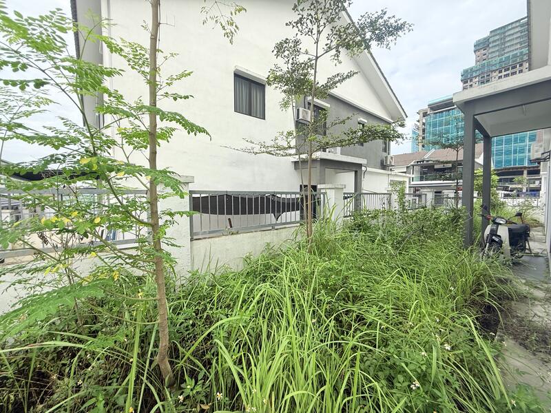 Semi-Detached House for Sale in Rawang (Selangor) - Rocky Chan - Exterior - PropertyGuru.com.my