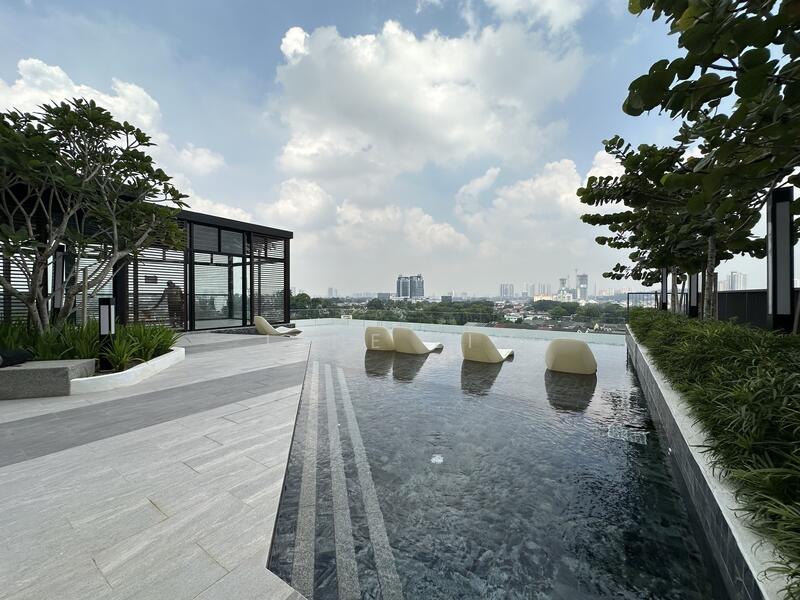 The Mate @ Damansara Jaya untuk Untuk Disewa - RM 2,100 /bulan, Feb 2026 - Pool - PropertyGuru.com.my
