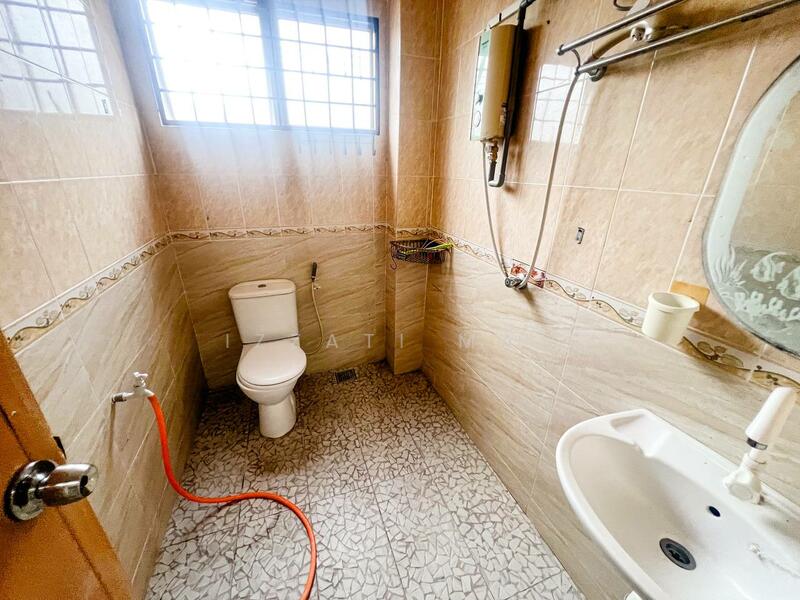 2-storey Terraced House for Sale in Taman Pinggiran Saujana (Kajang) - Izzati Mat - Bathroom - PropertyGuru.com.my