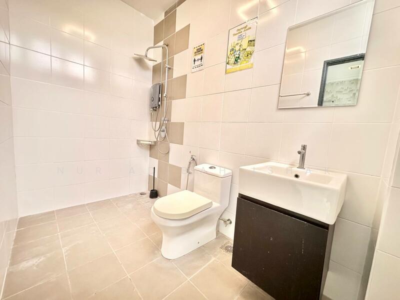 3-storey Terraced House for Sale in Puchong (Selangor) - Nur Adibah Ishak - Bathroom - PropertyGuru.com.my