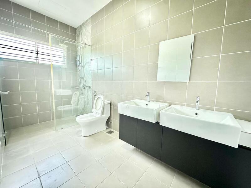 3-storey Terraced House for Sale in Puchong (Selangor) - Nur Adibah Ishak - Bathroom - PropertyGuru.com.my