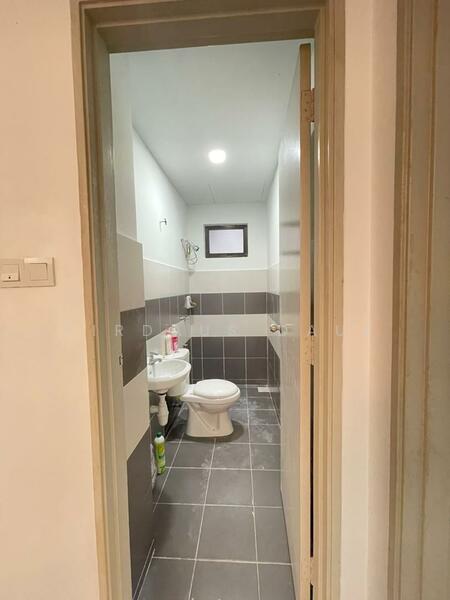 Townhouse for Rent in Beranang (Selangor) - Firdaus Dauz - Bathroom - PropertyGuru.com.my