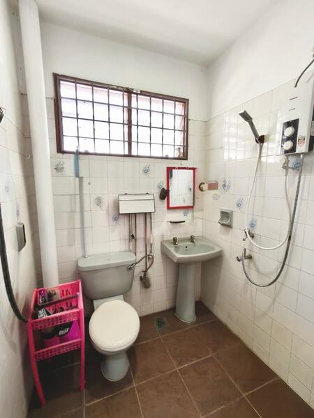 Jalan pinang Taman daya johor bahru untuk Untuk Dijual - RM 670,000, Feb 2026 - Bathroom - PropertyGuru.com.my