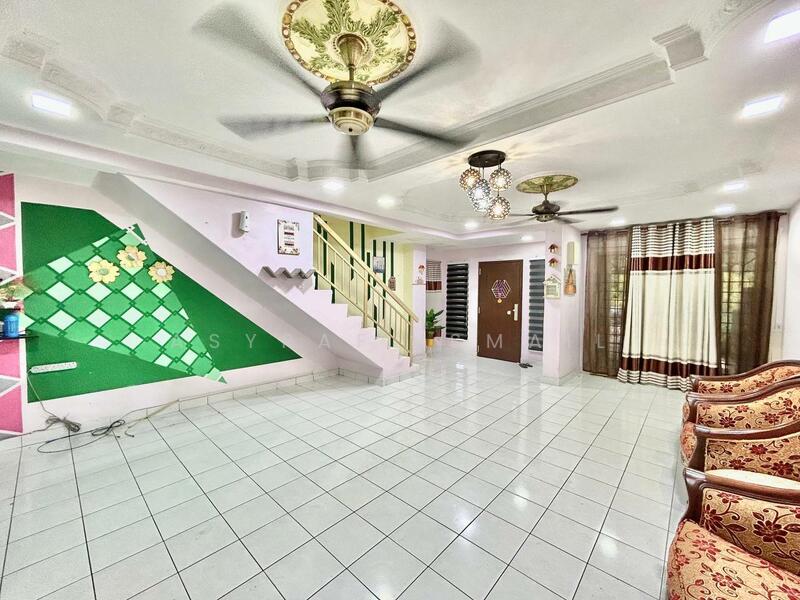2-storey Terraced House for Sale in Bandar Puncak Alam (Puncak Alam) - Asyraf Ismail - Living Room - PropertyGuru.com.my