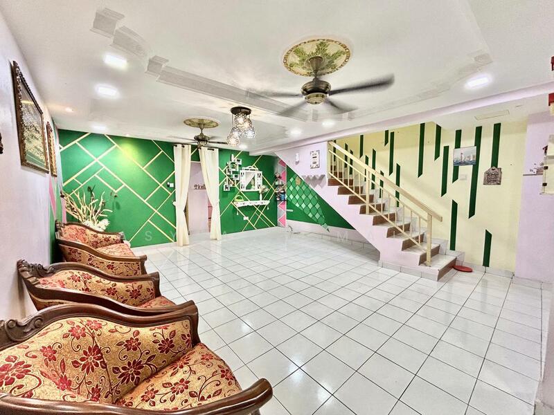 2-storey Terraced House for Sale in Bandar Puncak Alam (Puncak Alam) - Asyraf Ismail - Living Room - PropertyGuru.com.my