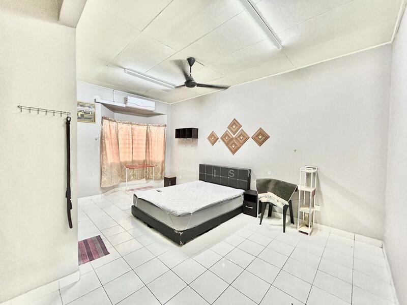 2-storey Terraced House for Sale in Bandar Puncak Alam (Puncak Alam) - Asyraf Ismail - Bedroom - PropertyGuru.com.my