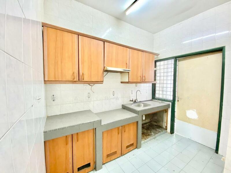 2-storey Terraced House for Sale in Puchong Utama (Seksyen 10) (Puchong) - Nur Adibah Ishak - Kitchen - PropertyGuru.com.my