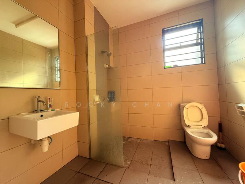 Garden Heights untuk Untuk Dijual - RM 540,000, Mac 2026 - Bathroom - PropertyGuru.com.my