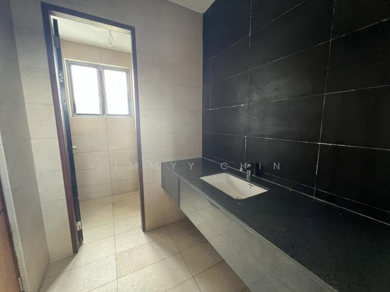 Bungalow for Sale in Windsor Estate (Kuching) - Jimmyy Chin - Bathroom - PropertyGuru.com.my