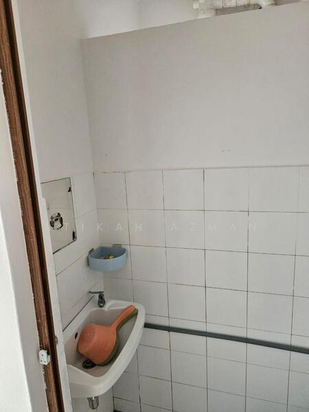 Flat for Sale at Bandar Tasik Selatan (Low Cost) - Atikah Azman - Bathroom - PropertyGuru.com.my
