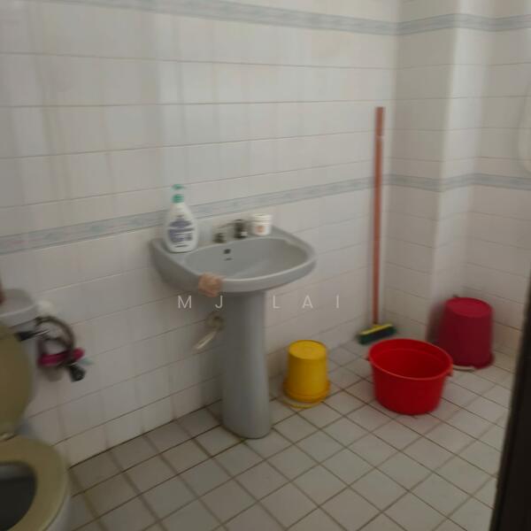 2-storey Terraced House for Sale in Taman Iskandar (Johor Bahru) - MJ Lai - Bathroom - PropertyGuru.com.my