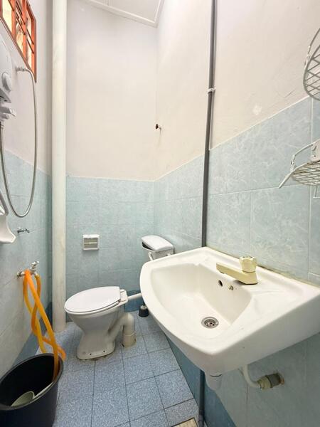 1-storey Terraced House for Sale in Bandar Putra (Kulai) - Ken Liew - Bathroom - PropertyGuru.com.my