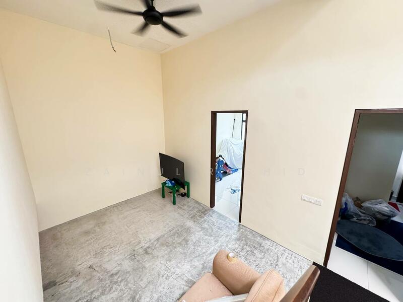 2-storey Terraced House for Sale in Telok Panglima Garang (Selangor) - Zainul Rashid - Living Room - PropertyGuru.com.my