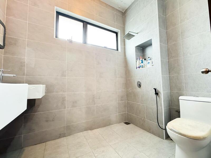 2-storey Terraced House for Sale in Telok Panglima Garang (Selangor) - Zainul Rashid - Bathroom - PropertyGuru.com.my