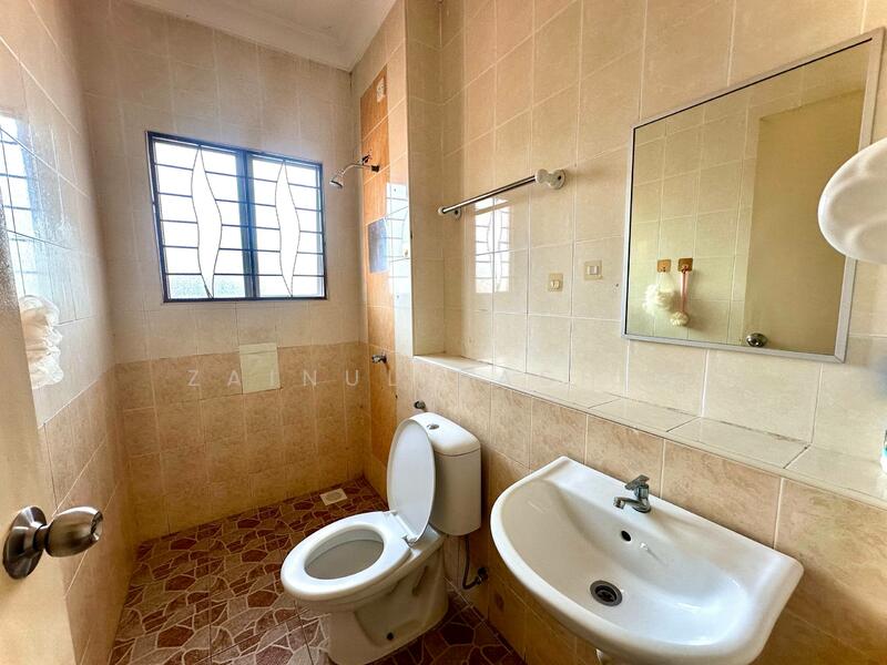 2-storey Terraced House for Sale in UEP Subang Jaya (Subang Jaya) - Zainul Rashid - Bathroom - PropertyGuru.com.my