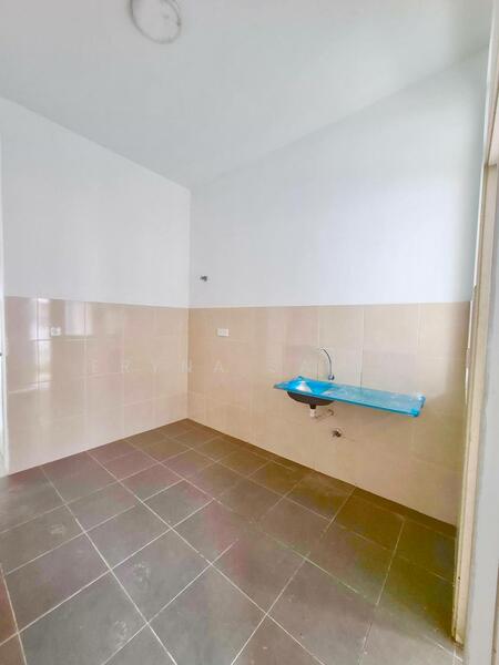 Terraced House for Sale in Bandar Mahkota Banting (Tanjong Duabelas) - Eryna Sairy - Kitchen - PropertyGuru.com.my