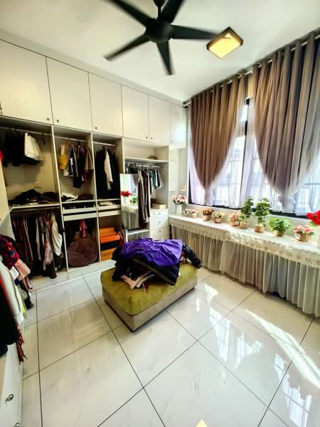Eco Botanic @ The Chateau ( FULLY RENOVAATED ) 2.5 Storey SuperLink House With Private Garden untuk Untuk Dijual - RM 1,690,000, Feb 2026 - Master Bedroom - PropertyGuru.com.my