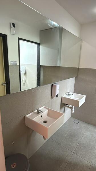 Taman Setia Indah @ Setia Artiz ( ⁠Facing Mainroad ) 3 Storey Shoplot ( Endlot / Ground Floor ) untuk Untuk Disewa - RM 8,500 /bulan, Mac 2026 - Bathroom - PropertyGuru.com.my