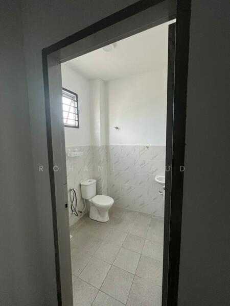 Terraced House for Rent in Seremban (Negeri Sembilan) - Rohani Daud - Bathroom - PropertyGuru.com.my