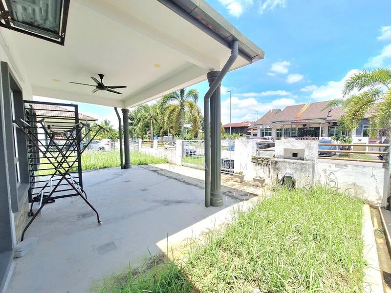 Semi-Detached House for Sale in Banting (Selangor) - Azman Ahmad - Exterior - PropertyGuru.com.my