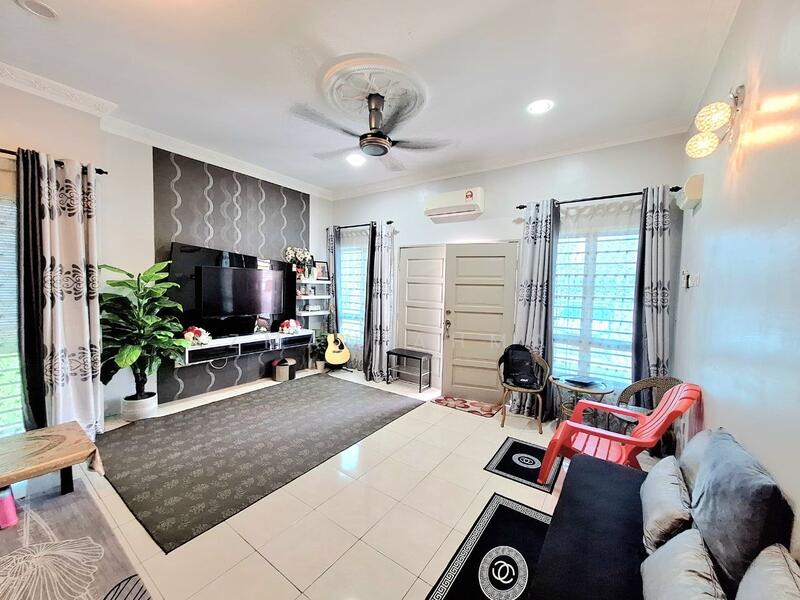 Semi-Detached House for Sale in Banting (Selangor) - Azman Ahmad - Living Room - PropertyGuru.com.my