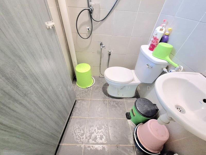 Semi-Detached House for Sale in Banting (Selangor) - Azman Ahmad - Bathroom - PropertyGuru.com.my